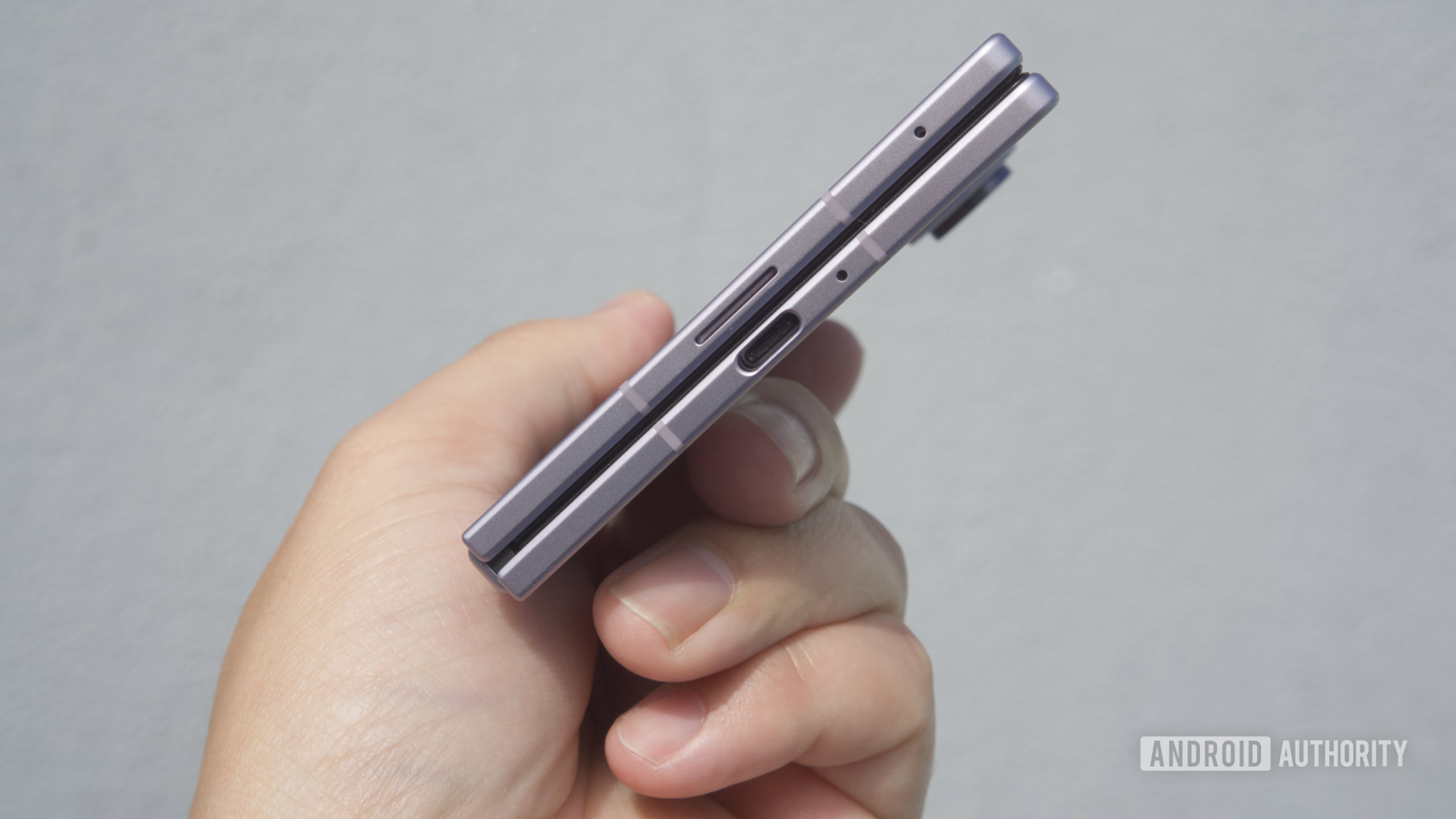 Samsung Galaxy Z Fold 8 bottom view