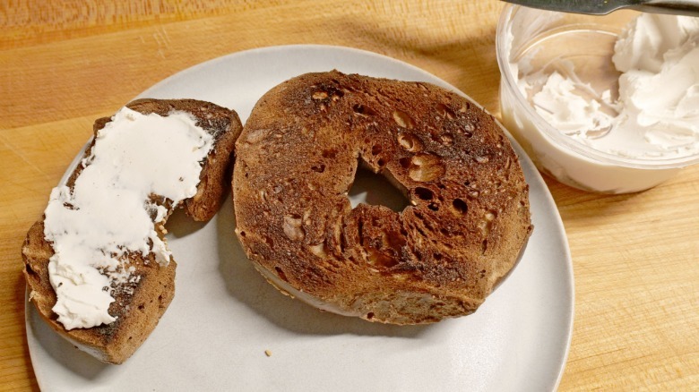 Thinly sliced bagels can hinder the Eye Q's toasting abilities.
